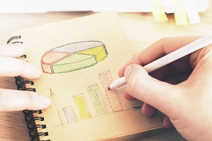Bildungsmonitoring [Originaltitel: „Hand drawing business bars“]&nbsp;&copy;&nbsp;peshkova / Fotolia